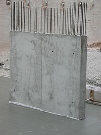 Construcción de muro de hormigón