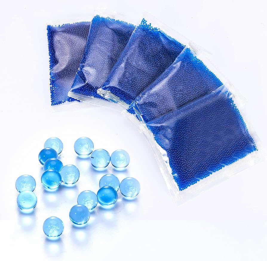 Bolitas de gel hidratándose en agua