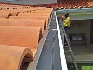 Instalaci C3 B3n de canales de lluvia bulldoggutters 283 29 640w