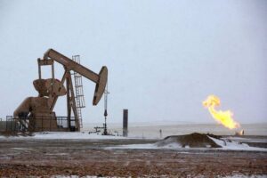 aceite cayendo sobre una maquinaria en movimiento