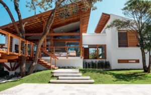 casa con techo inclinado hacia un solo lado