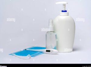 El impacto de la temperatura en la eficacia de los detergentes: cómo afecta su acción 11 detergente y termometro en una botella de agua