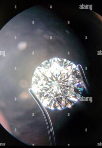 diamante bajo el microscopio observando su belleza en detalle