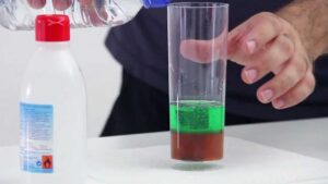 Explorando la Dualidad: El Fascinante Mundo del Líquido No Mezclable 22 dos liquidos diferentes sin mezclarse en un vaso