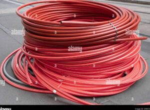 Capacidad de cables en tubo de 1/2 PVC: ¡Descubre cuántos caben! 8 imagen de cables enrollados en un tubo de pvc