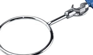 imagen de un anillo metalico en un laboratorio