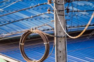 imagen de un cable y un alambre lado a lado