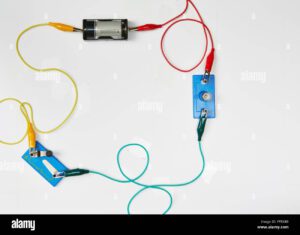 imagen de un circuito electronico con clips