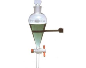 Métodos efectivos para separar soluto y solvente en una solución 24 imagen de un embudo separando liquidos en una solucion