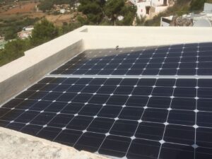 Guía práctica: Cómo detectar si el regulador solar está dañado 27 imagen de un regulador solar danado y desgastado