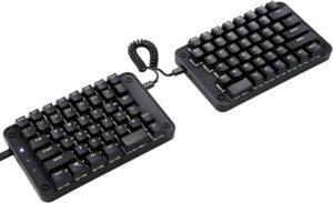 Cómo solucionar el problema de doble escritura en un teclado mecánico 2 imagen de un teclado mecanico con teclas duplicadas