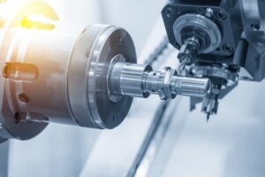 imagen de un torno cnc en funcionamiento
