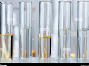 Beneficios y usos del tubo de laboratorio: descubre su alta calidad 1 imagen de un tubo de laboratorio con liquido