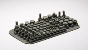 imagen de una balanza con pernos y tuercas