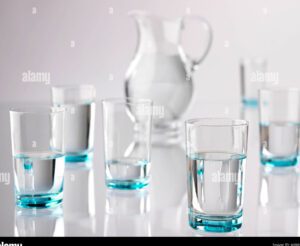 imagen de varios vasos llenos de agua