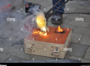 imagen metales fundidos en un crisol