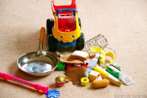 juguetes de diferentes materiales para ninos
