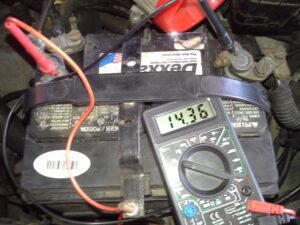 medicion de amperios en bateria