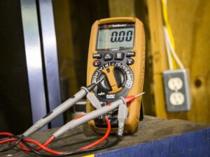 medidor de voltaje y cables electricos 1