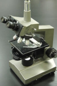 microscopio de contraste de fases interferencial como funciona