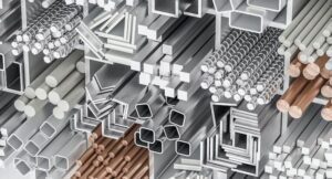 monton de metales y aleaciones industriales variados