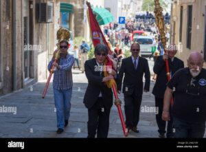 multitud celebrando el dia de san domnio sudamja en riva paseo maritimo en split dalmacia croacia saint domnius es el santo patron de la division 2h6318y
