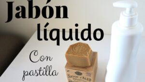 pastillas de jabon lagarto y botella de jabon liquido casero