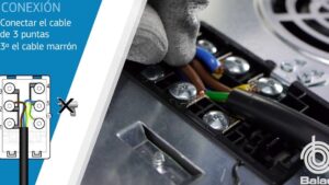 Instalación segura y eficiente de placa de inducción de 4 cables: guía paso a paso 15 placa de induccion conectada correctamente con cableado seguro