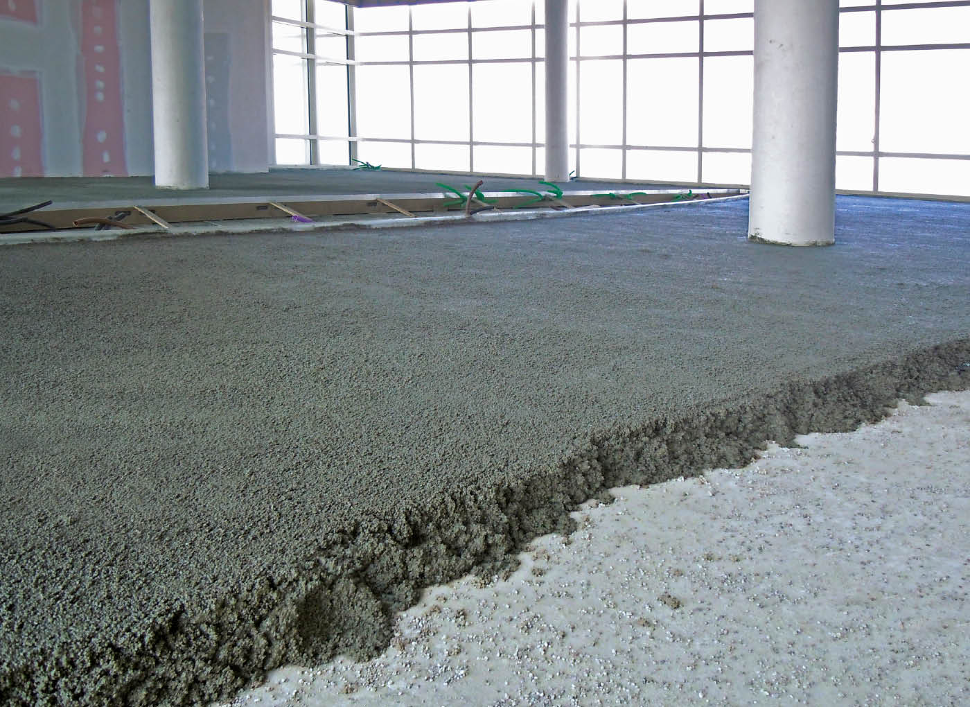 Cómo nivelar un piso sin tanto peso 3 Materiales ligeros y resistentes para nivelar pisos