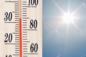 termometro midiendo la temperatura en un dia caluroso