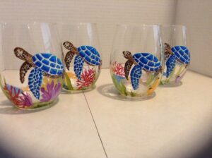 vasos de vidrio decorados con colores vibrantes